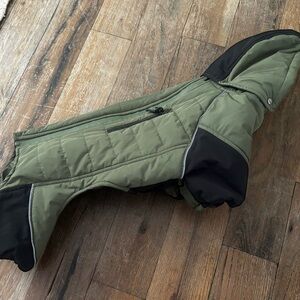 Reddy Green Outdoor Hooded Dog Coat Sz Medium